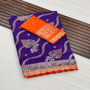 Rich Designer Dola Silk Saree en textura suave y fluida con tejido tradicional Meenakari y adornado Zari Pallu - Product Image 4