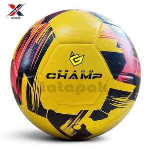 Ballon de football en PU léger et personnalisé pour adultes, fournisseur de TATAPAK d'entraînement et de match avec logo de marque pour l'école et l'académie d'entraînement - Product Image 1