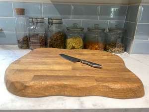 Grande planche à découper en bois massif de chêne et de noyer, rustique, épaisse et robuste, surface de travail de cuisine durable pour un usage quotidien - Product Image 2