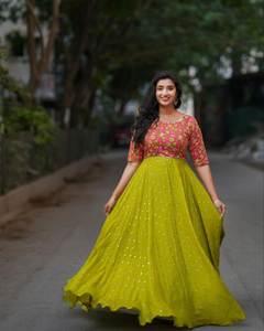 Robe semi-cousue multicolores pour femmes, dernière collection décontractée, avec broderie, travail au fil, dupatta, kurti sur mesure, modal viscose - Product Image 2