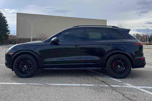 Cayenne GTS 2024, 250-300 CV, Motor V6 Biturbo, Tracción en las Cuatro Ruedas, Paquete Premium Plus, Caja de Cambios Manual/Automática, Cuero, R20, Euro IV, Volante a la Izquierda, Tracción Trasera - Product Image 6