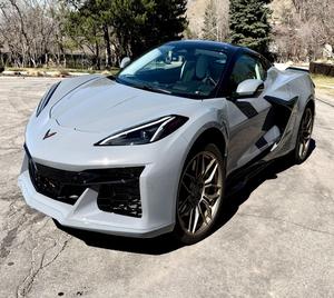 Chor-v-e-t-e Z Convertible 3LZ 2024, 670 hp, LT6 V8, Gris Sea Wolf, Gasolina, Automático, Cuero, Techo Panorámico, Bajo Precio - Product Image 1