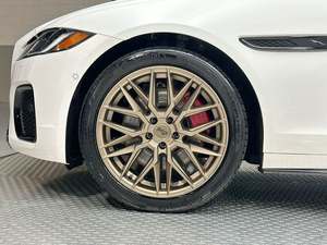 Increíble Jaguar XF P300 R-Dynamic SE AWD 4WD 2021 Usado en Perfectas Condiciones con Poco Kilometraje en Existencia, Ofrecido a un Precio Increíble - Product Image 3