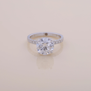 แหวนเพชรทรงกลมเจียระไนแบบบริลเลียนท์ที่ได้รับการรับรองจาก IGI พร้อมวงแหวนเพชรแบบฮาโล สำหรับงานหมั้นและงานแต่งงาน ทำจากทองคำขาว/โรสโกลด์/ทองคำเหลือง 18K ประดับเพชรแบบพาเว่ - Product Image 1