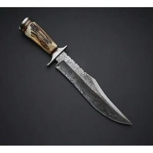 Couteau Bowie de camping en acier Damas fait main sur mesure à prix compétitif avec manche en corne. - Product Image 3