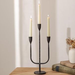 Candelabros grandes de metal en tono plateado, perfectos para la decoración de la mesa del banquete real o la elegante configuración de iluminación del salón de baile - Product Image 2