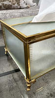 Boîte à mouchoirs en verre design avec cadre en laiton brillant, style nordique, écologique, multifonctionnelle, élégante, avec fermoir et pieds, pour rangement de mouchoirs