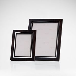 Cadre photo en métal au design orné, idéal pour rehausser les ambiances spirituelles et présenter des photos apaisantes et mémorables. - Product Image 1