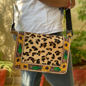 Sac en cuir véritable usiné à la main Sac à bandoulière Sac en cuir de fourrure de léopard usiné Sac à main élégant pour femmes Sacs à bandoulière - Product Image 5
