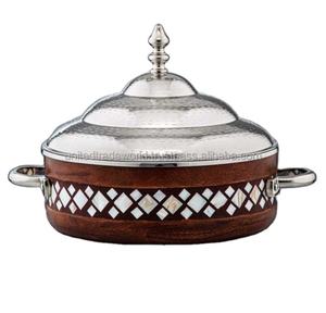 Estilo y función combinados: calentadores de alimentos con cubierta de madera de acacia y metal para la excelencia gastronómica de United Trade World - Product Image 1