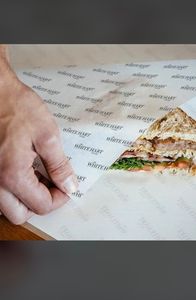 Papel de regalo de alimentos de grado de mejor calidad con diseño de logotipo impreso personalizado Papel de regalo de aperitivos a prueba de grasa impreso blanco - Product Image 3