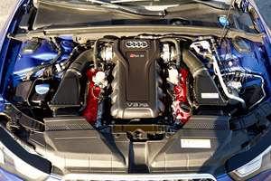 Audi RS5 Cabriolet 2015 d'occasion, 47 300 milles, 450 ch, V8, transmission intégrale, bleu Sepang effet nacré - Product Image 5