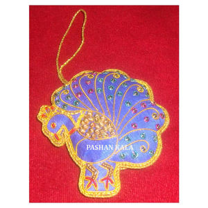 Hermoso color de tela azul y forma de pavo real hecho a mano dorado Zari bordado adornos colgantes para la mejor mano de obra India - Product Image 1