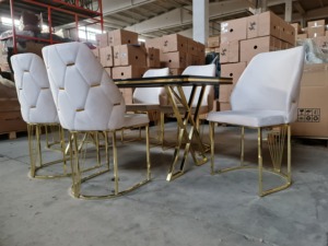 Ensemble de salle à manger moderne convertible 6 pièces avec table en MDF noir, chaises rembourrées blanches, structure dorée - Product Image 5