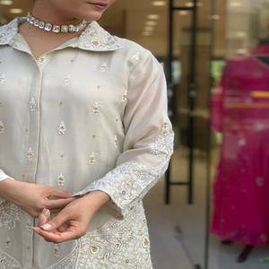 Conjunto de Cordón Bordado en Seda Chanderi Premium VASTRA COTTAGE con Forro de Algodón, Conjunto Étnico de Diseño para Mujer, Ropa Festiva - Product Image 4