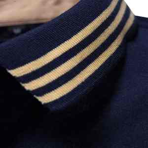 Camiseta antiarrugas de manga corta bordada con patrón de leopardo para hombre de verano con cuello Henley de alta calidad - Product Image 4