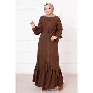 Robe abaya marron en satin avec détail à volants Style traditionnel de luxe Taille XS Logo personnalisé pour les musulmans - Product Image 1