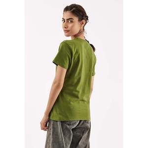 เสื้อยืดสีเขียวมะกอกเสริมพลังของผู้หญิง - Product Image 5