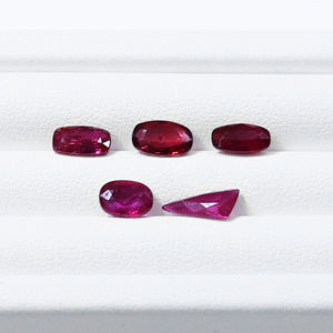 Meilleur prix pour un rubis naturel du Mozambique de 5,08 carats, couleur rose rougeâtre, forme mixte, non traité, pierre précieuse en vrac pour la fabrication de bagues et l'astrologie - Product Image 2