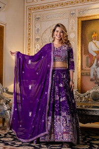 Royal Purple Mirror Work bordado Lehenga Choli Set Dupatta tradicional Navratri Festival Garba Ghaghra Outfit para invierno - Product Image 4