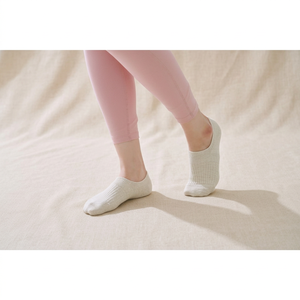 Chaussettes invisibles confortables avec maintien de la talonnette pour un port décontracté, dotées d'une ajustement breveté à 90 degrés pour femmes - Product Image 1