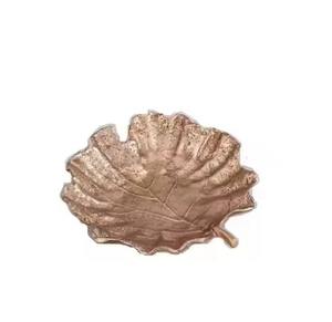 Colección de Vajilla Moderna de Metal para una Presentación Elegante de la Mesa - Product Image 4