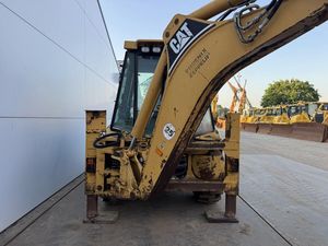 Chargeuse-pelleteuse CAT 432D d'occasion, capacité nominale de 9 tonnes, modèle 2023, équipement de construction lourd, prêt à être expédié - Product Image 6