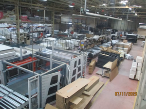 Table de chevet Rihanna au design moderne et minimaliste avec panneau en pin réglable et rembourrage texturé doux - Product Image 5