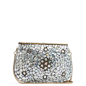 Pochette en métal noir fortement parsemée de grandes sphères dorées Disponible en stock en gros chez le vendeur indien - Product Image 3