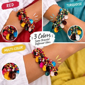 Bracelet extensible en perles turquoise avec accents argentés et disques vert foncé, bijoux bohèmes faits à la main en pierres précieuses pour femmes - Product Image 3