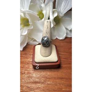 Anillo Hecho a Mano con Plata de Ley y Búfalo Blanco, Incrustaciones de Piedra Natural, Chapado en Rodio, Joyería con Piedras Preciosas para Uso Diario, Hecho en Navajo - Product Image 4