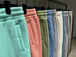 กางเกงวอร์มขายส่งแบบกำหนดเอง สไตล์ล่าสุด ทรงปกติ สำหรับออกกำลังกาย พิมพ์ลายโลโก้ ขอบเอวยางยืด ผ้าเรียบ สำหรับผู้ชาย - Product Image 4