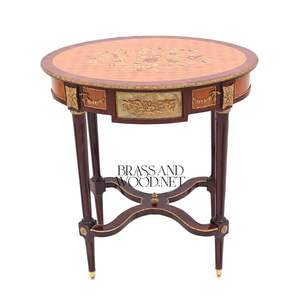 Table d'appoint ovale de luxe en acajou avec incrustation de marqueterie diamantée et accents en laiton doré orné pour une décoration de salon classique - Product Image 1