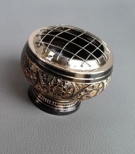 ที่วางธูปโลหะเนื้อเรียบเนียนพร้อมขาตั้งแบบคลาสสิกสำหรับตกแต่งบ้านของขวัญและการทำสมาธิ - Product Image 3