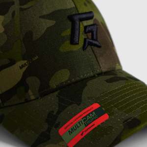 Gorra de Béisbol GA de Lujo, 100% Poliéster, Verde Camuflaje, Sarga de Terciopelo, 5 Paneles, Visera Curva, Diseño Étnico de Hojas y Leopardo - Product Image 4