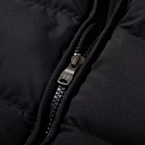 Chaqueta de Invierno para Hombre con Capucha, Acolchada, de Alta Calidad a Precio Económico, con Logotipo Personalizado en la Parte Delantera, Negra, Impermeable, Resistente al Viento y Reversible - Product Image 6