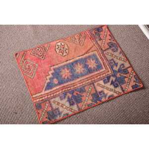 Tapis vintage 1,6 x 2,1 pieds, tapis turc, tapis en laine rouge à motifs géométriques - Product Image 2