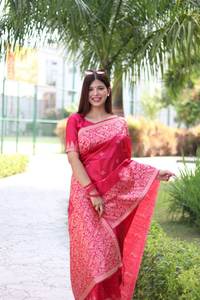 Estamos de regreso con un nuevo y moderno estilo exigente: Saree largo con rico trabajo de pallu y blusa para novias y fiestas. - Product Image 3