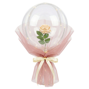 Ramo de Rosas Eternas con Globo Transparente y Luces LED Cálidas a Pilas - Product Image 2