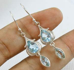 Boucles d'oreilles pendantes élégantes en argent sterling 925 avec pierre précieuse topaze bleue, fabrication artisanale, bijoux fins pour femmes, exportateur de bijoux de mode - Product Image 2