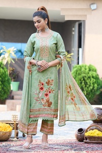 Algodón puro con bordado y trabajo hecho a mano Kurtis conjunto para la venta en línea de las mujeres - Product Image 2