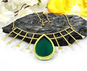 Proveedor al por mayor cabujón forma de pera verde ónix gran colgante collar latón 18K chapado en oro diseñador fiesta desgaste cadena collar - Product Image 5