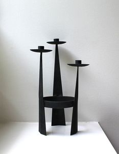 Bougeoir en fer noir avec défilement artistique et artisanat durable, parfait pour la décoration intérieure et l'ambiance chaleureuse - Product Image 3