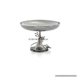 Bol de forme ronde en métal robuste doré entièrement de haute qualité avec une base de créateur fantaisie attrayante et un bol décoratif - Product Image 2