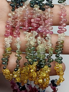 Perles de perles en saphir naturel multi de 16 pouces gouttes de poire lisses multicolores 3x4-3x5mm perles de pierre de bijoux de haute qualité - Product Image 4