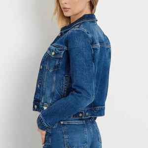 Transforma tu look al instante con estas piezas sofisticadas y modernas que redefinen lo que significa las blusas vaqueras para mujer. - Product Image 6