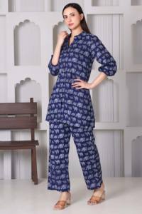 ชุดเซ็ตคุर्ติผ้าฝ้ายถักลายดอกไม้พรีเมียมสำหรับฤดูร้อน กระโปรงผ่าข้างติดกระดุม พร้อมกางเกงขายาวทรงพาลาซโซ สำหรับผู้หญิง ชุดเดียว |   ระบายอากาศได้ |   ชุดลำลองสไตล์ชาติพันธุ์ - Product Image 5