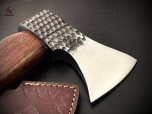 Manche en bois de hache en acier au carbone de qualité industrielle fait à la main avec couverture en cuir pour le travail du bois et le clivage - Product Image 4