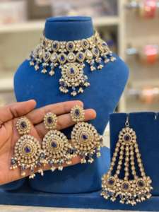 Conjunto de Collar Tayani Kundan Kashmiri con Maang Tikka y Pasa, Acabado Premium de Alta Calidad, Ideal para Bodas y Celebraciones Festivas - Product Image 3