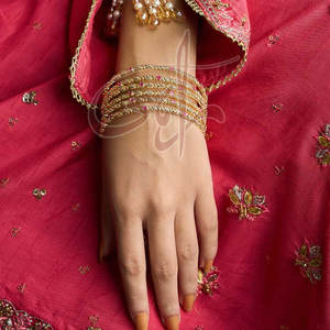 Bracelets en perles de prune, délicatement ornés d'un plaqué or brillant, une touche de douceur et d'élégance - Product Image 3